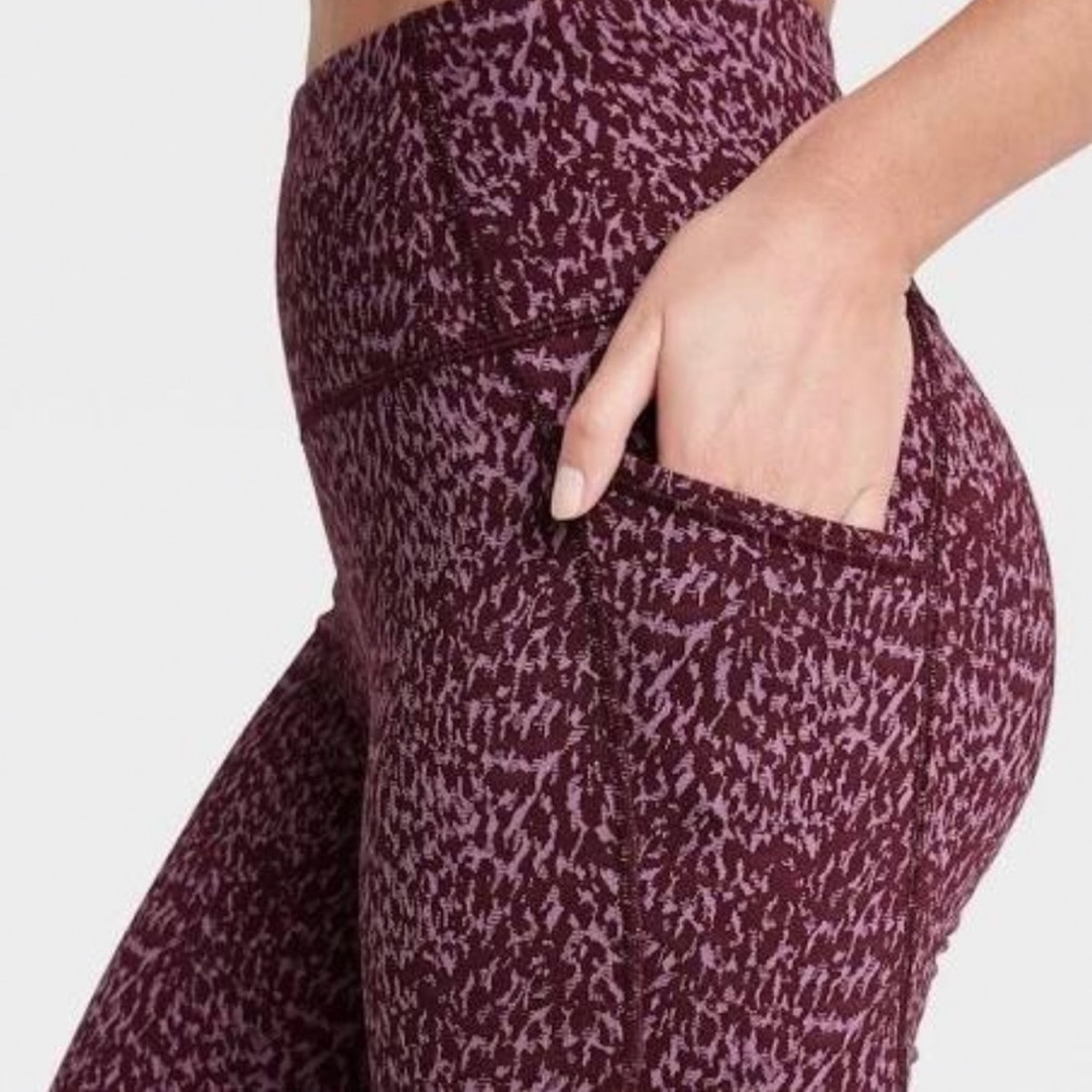 Maroon Burgundy jacquard leopard pocket leggings